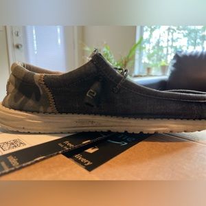 Mens Hey Dudes size 8